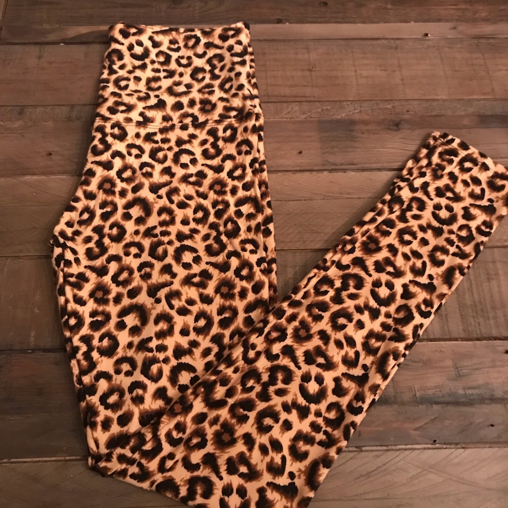 Leopard leggings with yoga waistband. OS BN